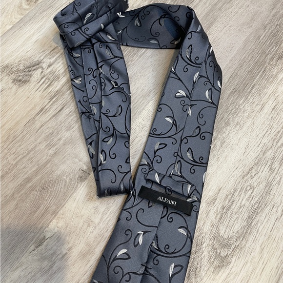 ALFANI Men’s 100% Silk Pattern Dress Tie Blue Gray - Picture 1 of 5